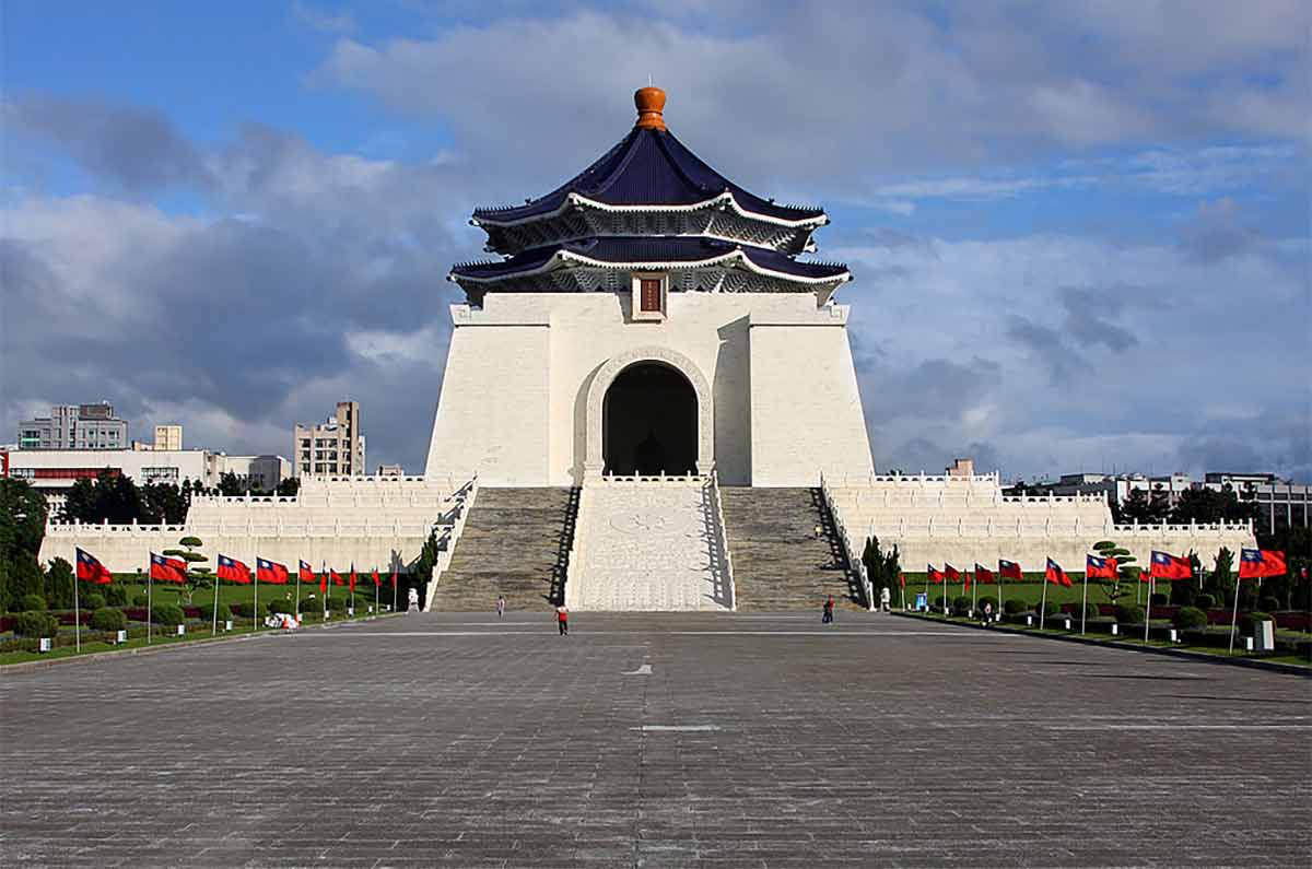 1024px-Chiang_Kai-shek_memorial_amk